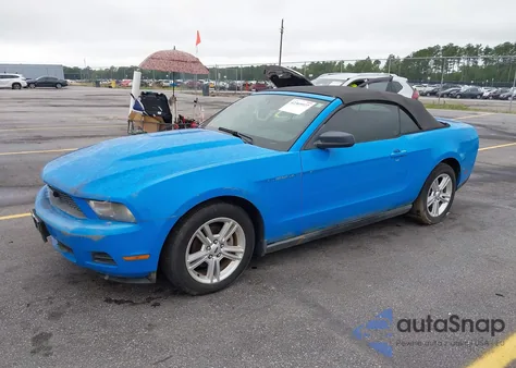 2010 Ford Mustang V6/V6 Premium z USA, uszkodzony, nr VIN 1ZVBP8EN8A5179686